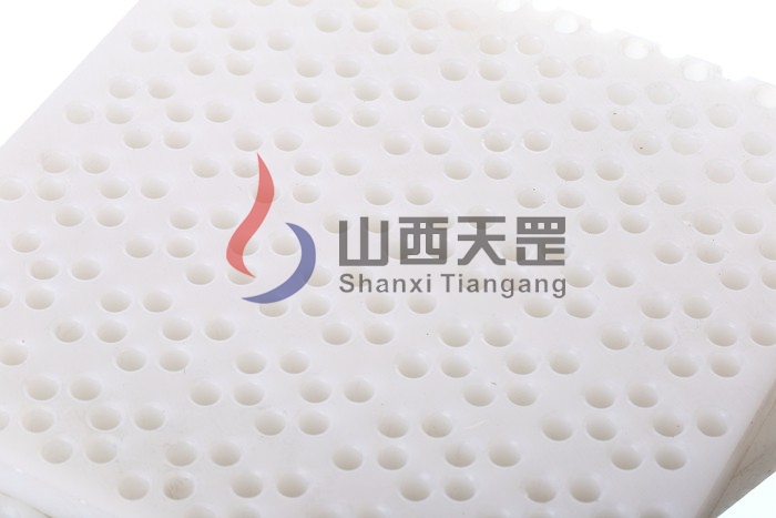 皮帶耐磨托條的變形特性及其對傳動性能的影響